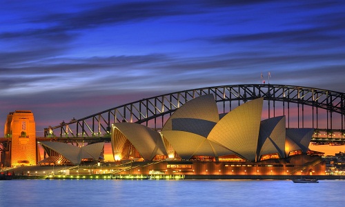 Tourism industry of Australia has urged to reduce visa costs